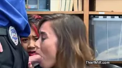 play Un ufficiale severo si fa succhiare il cazzo da una casalinga asiatica matura nel suo ufficio