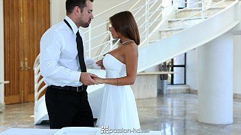 play Si sta preparando per essere una sposa e fare sesso con il suo amante