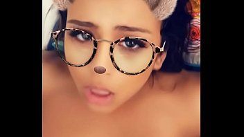 play Quels cheveux bouclés elle a sur sa chatte et se fait baiser et lâche ses cheveux