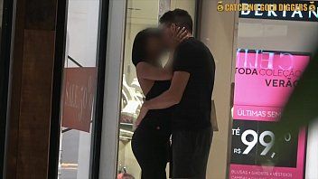 play Ele fode esta adolescente faminta por sexo profundamente em sua boceta
