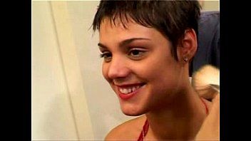 play Iuliana se face de ras cand vrea sa faca sex
