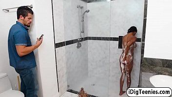 play Sex in the bathroom with a sexy black woman