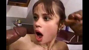 play Sente di non poter fare una donna con cazzi così giganteschi e si spaventa