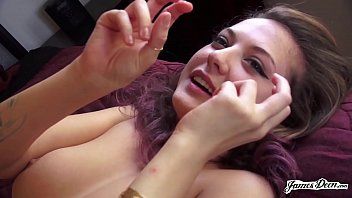 play Um coloca a irmã na mesa e faz sexo com ela por trás