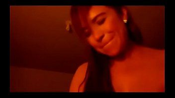 play Duas garotas do ensino médio compartilham um vibrador ao vivo