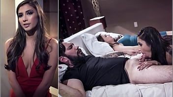 play W kuchni znajduje dziewczynę, która chce być ruchana między swoimi ogromnymi piersiami