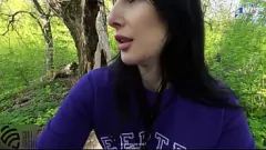 play Sesso violento e rischioso nella foresta con una MILF tettona