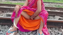 play L'incontro proibito all'aperto di Desi Village Bhabhi con il suo amante